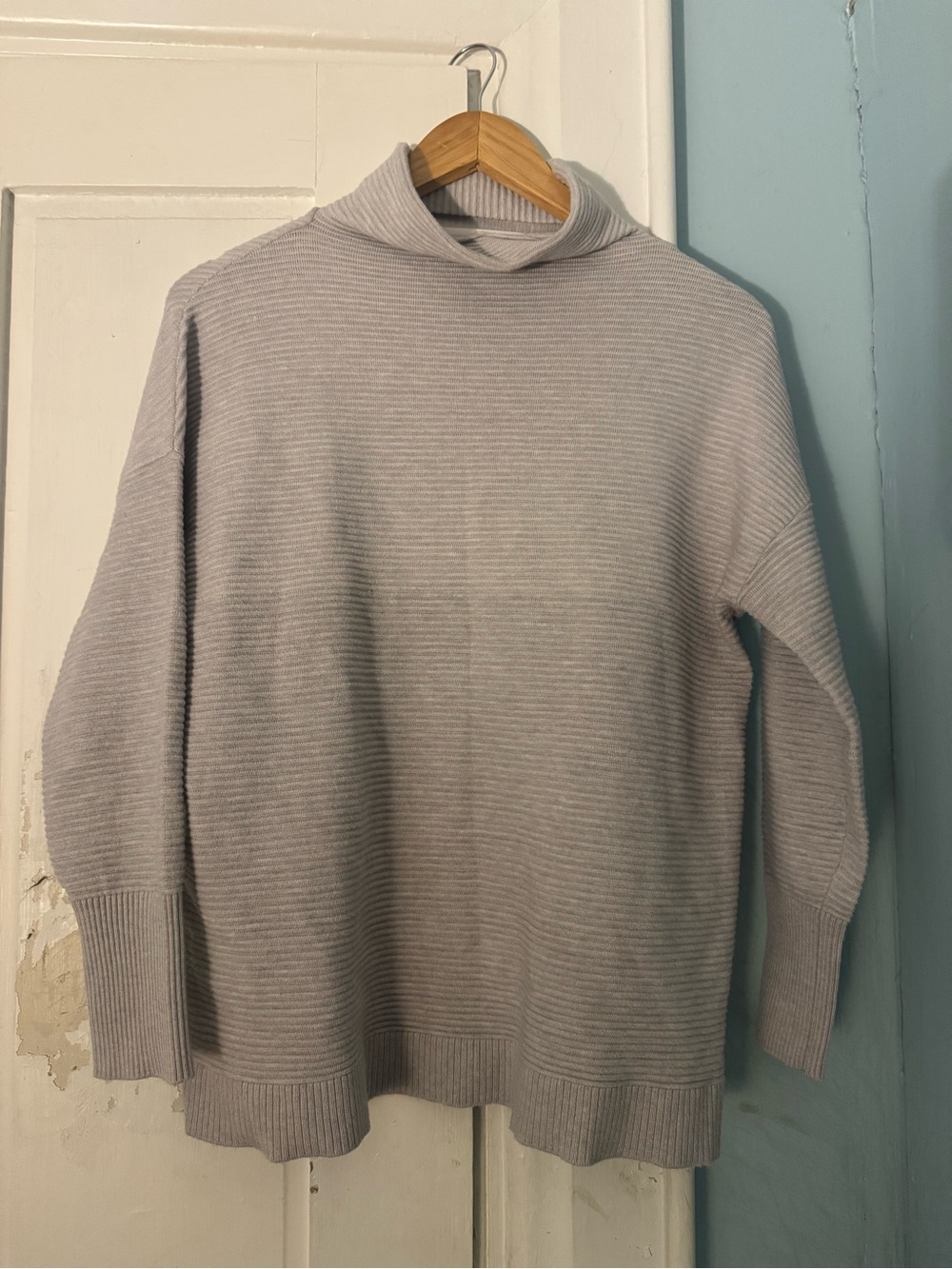 Chelsea & Theodore Light Gray Ribbed Turtleneck Sweater Fits Like a small